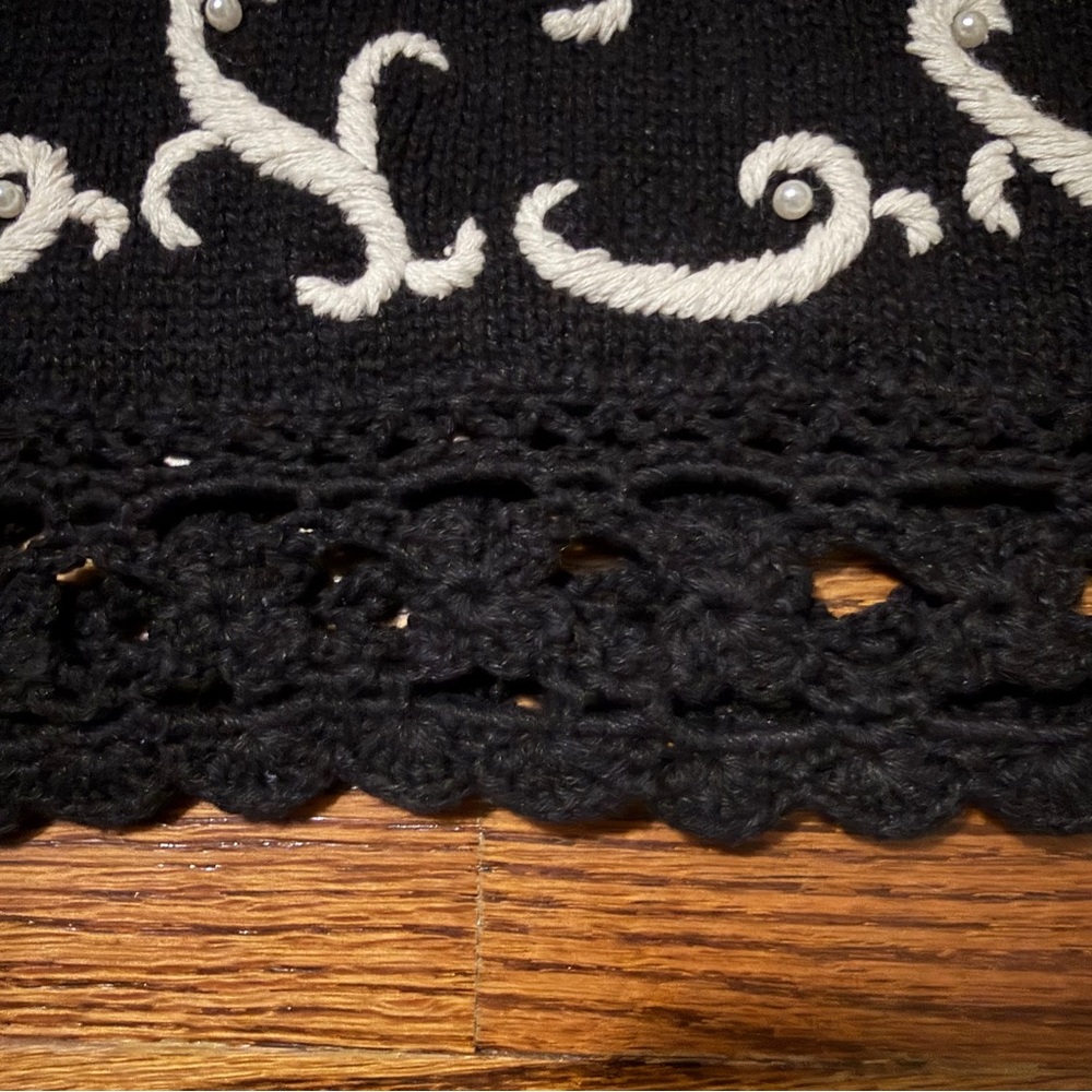 Reference Point Vintage Black White Embroidered S… - image 6